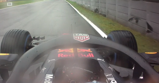 Niet te geloven... Ricciardo test motorupdate Renault en staat meteen stil (video)
