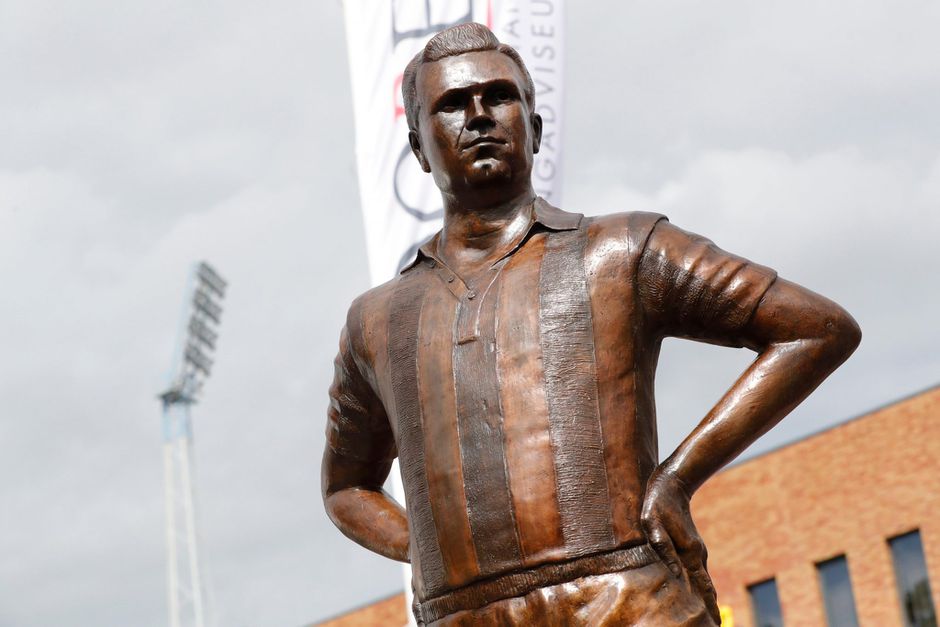 Spijt? Doorrijdende standbeeld-rammer meldt zich nu tóch bij Willem II