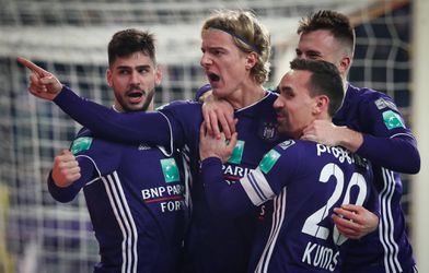 Anderlecht wint makkelijk van Waasland-Beveren en staat 5e
