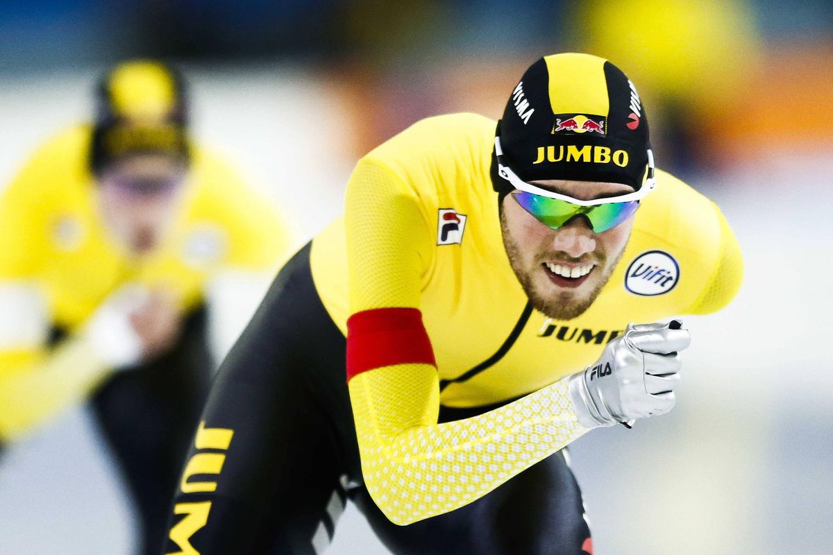 Roest rijdt indrukwekkend naar baanrecord op 10 kilometer in Thialf, Kramer buiten top 5