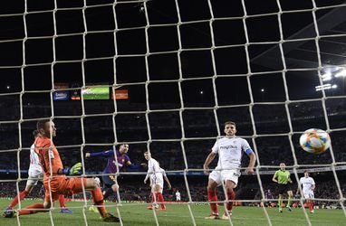 'Tiki taka' van andere planeet: Messi en Barcelona tikken Sevilla bij laatste goal helemaal dol (video)