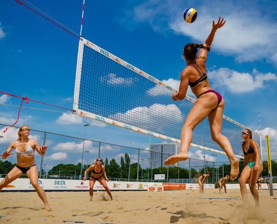 Volleybalbond komt met ludieke actie: beachvolleybal bij zonsopkomst