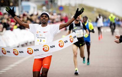 3e zege Ayele Abshero in Egmond Halve Marathon, Andrea Deelstra stort in na goed begin