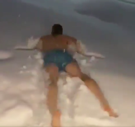 🎥 | Harry Kane springt in ijskoud Lapland uit hottub en duikt de sneeuw in