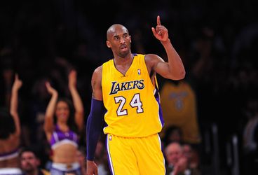 LA Lakers stuurt shirtnummers Kobe Bryant met pensioen