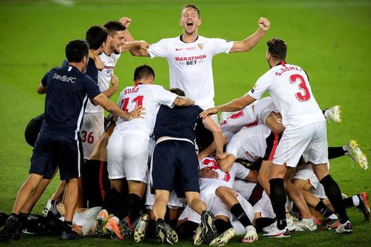 Luuk de Jong 'redelijk trots' na man of the match in Europa League-finale: 'Dit blijft me altijd bij'