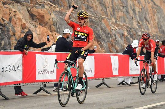 Hoppa! Jumbo-Visma-renner Roglic wint eerste editie Ronde van Emiraten