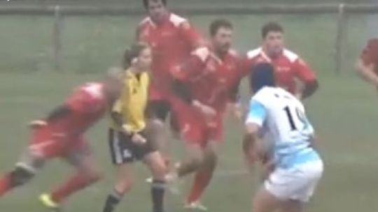 Rugby'er 3 jaar geschorst na aanval achterlangs vrouwelijke scheids (video)