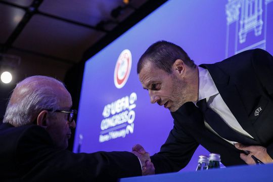 Ceferin verslaat alle 0 de tegenkandidaten en blijft UEFA-voorzitter