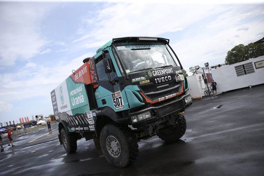Van Genugten tweede bij trucks op openingsdag Dakar-rally