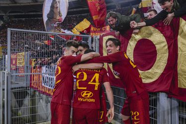 AS Roma komt met flitsend uitshirt: 'Een van de mooiste Roma-shirts ooit!' (video)