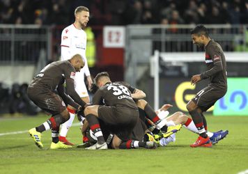 Debuterende Hoogma mag 1 minuut meegenieten met winnend St. Pauli