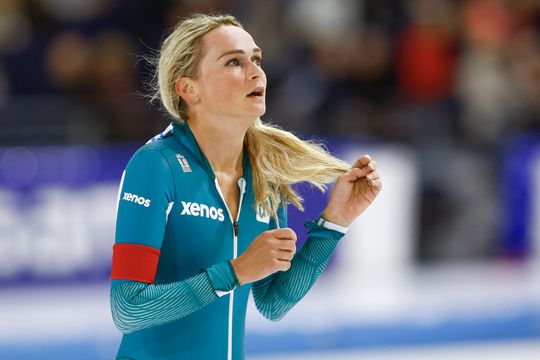 Irene Schouten racet in geweldige tijd naar WCKT-winst op 5000 meter