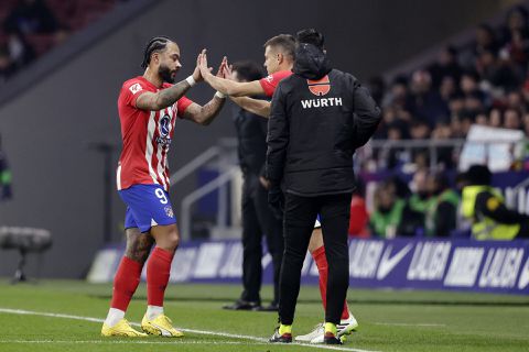 Memphis bij eerste basisplaats na blessure vóór rust gewisseld: Antoine Griezmann evenaart record