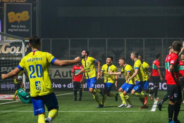 Titelfavoriet Cambuur Leeuwarden begint lekker: 'Ik was blij dat er geen VAR was'