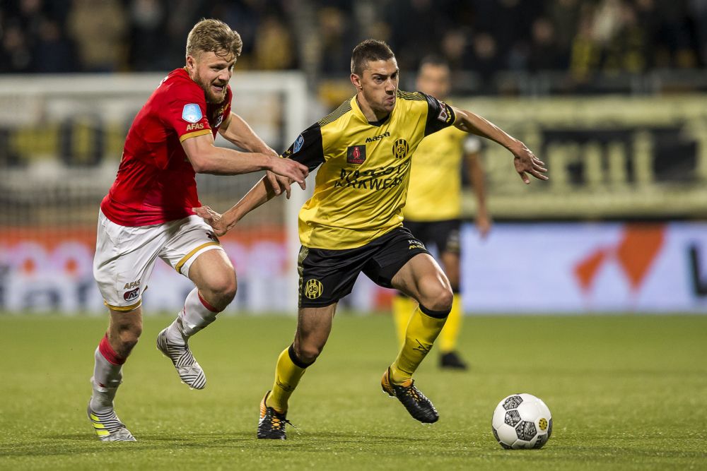 AZ mist Weghorst in kleine overwinning op Roda JC