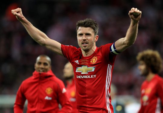 United gunt Carrick jubileumwedstrijd met Van der Sar