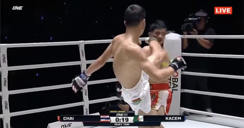 🎥 | Elyes Kalcem (17) imponeert bij ONE-debuut met smerige headkick