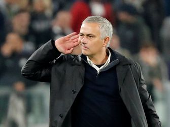 Mourinho krijgt Juve-selectie over zich heen na gebaar naar fans (video)