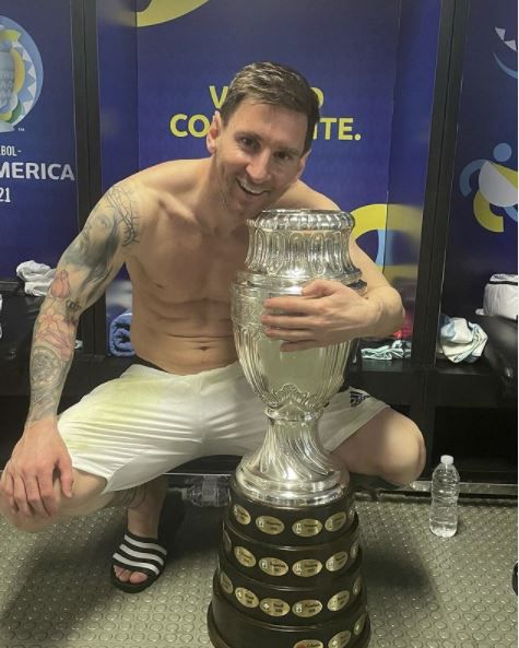 Lionel Messi verslaat Ronaldo op Instagram met 20 miljoen likes op foto met Copa América