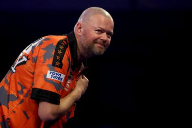 Van Barneveld denkt weer aan comeback: 'Het knaagt'