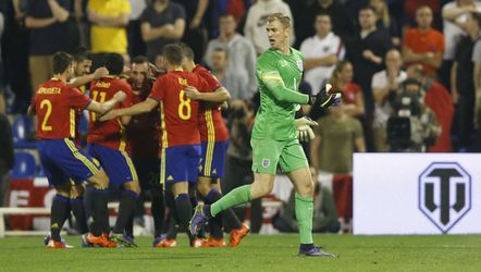 Spanje verslaat 'perfect' Engeland