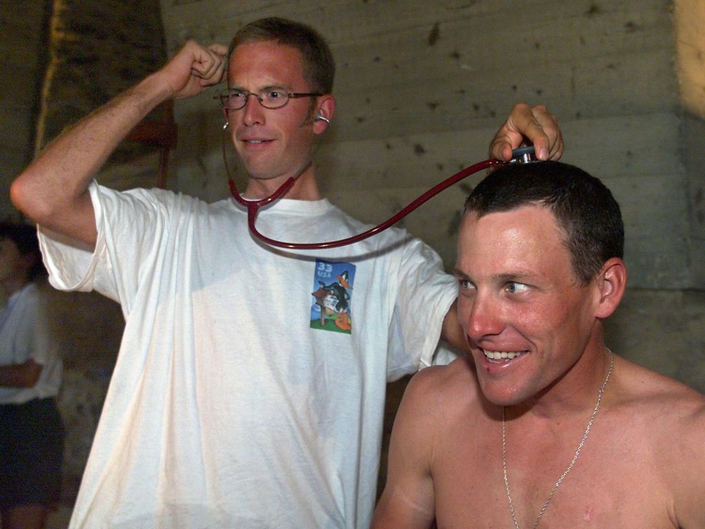 Twitterfittie tussen oud-ploegleider Armstrong en Vaughters over doping