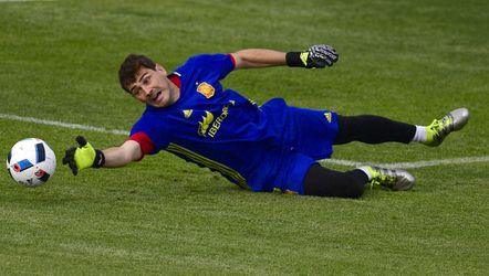 35-jarige Casillas stopt pas als Buffon (38) ermee kapt