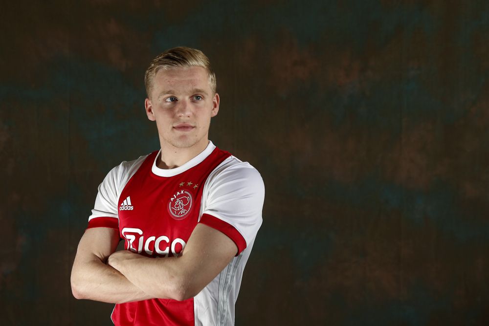 Ajacied Van de Beek spreekt zich uit over transfer: 'In principe lijkt het me verstandig'