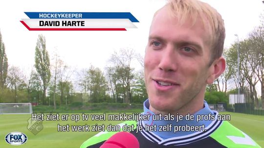 LOL! Hockeydoelman blijkt ook prima voetbalkeeper te zijn