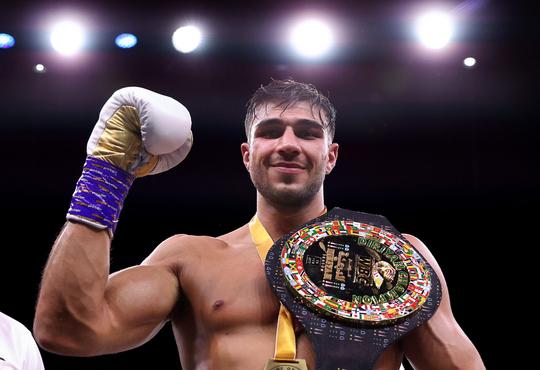 📸 | Gouddroog! Tommy Fury showt zieke transformatie voor gevecht met KSI