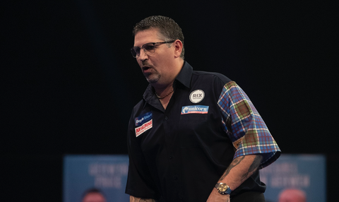 "Er moeten gele en rode kaarten komen in het darts, net als bij voetbal"