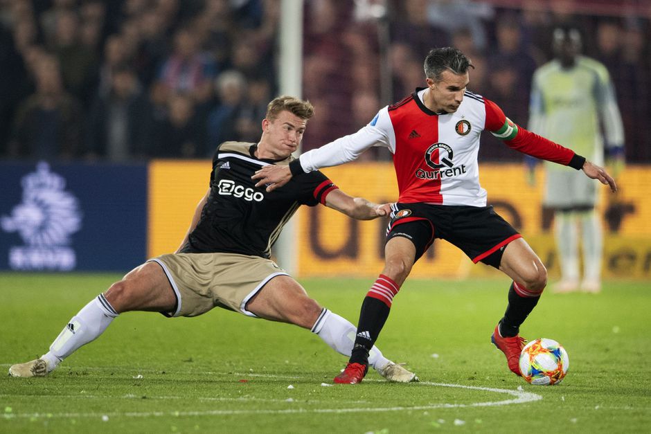 Captain gezocht! Wie moet komend seizoen de band dragen bij de Nederlandse topclubs? (poll)