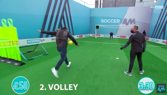 🎥 | Wereldkampioen Price kan ook een aardig balletje trappen
