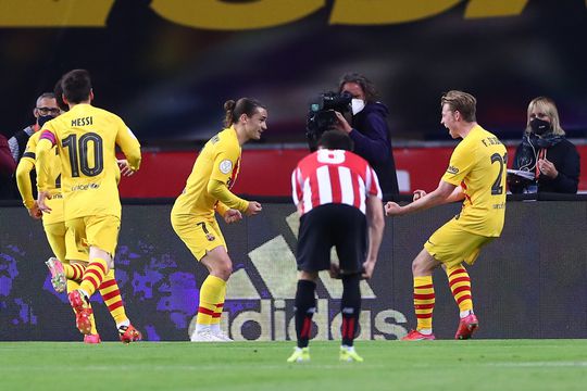 🎥 | Frenkie de Jong breekt Spaanse bekerfinale open: assist en goal van de Nederlander