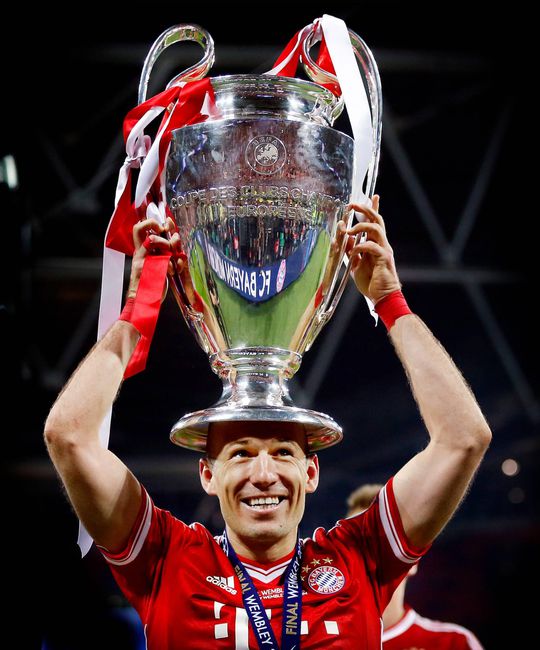 Robben krijgt fraaie herinnering van 10 jaar Bayern München