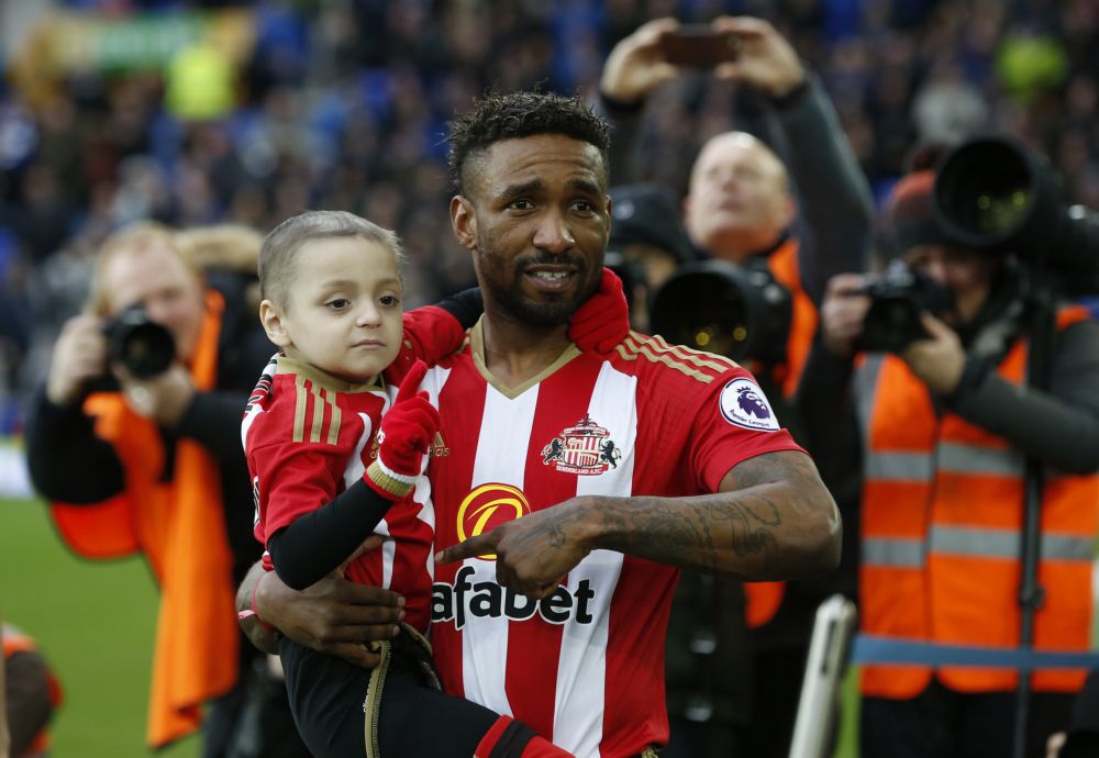 Defoe brengt prachtig eerbetoon aan 'beste vriendje' Bradley