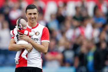 Feyenoord verrast en legt gewilde Berghuis langer vast