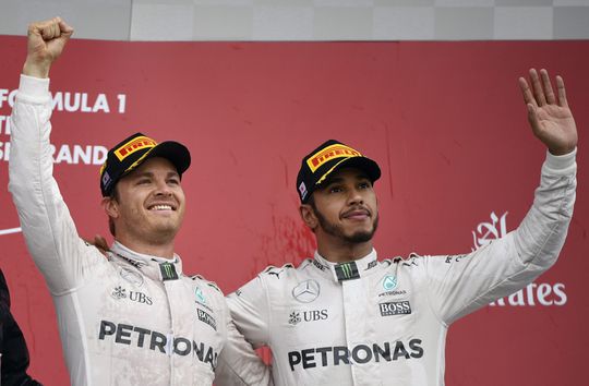 Horner waarschuwt Rosberg: 'Je hoeft maar één keer uit te vallen..'