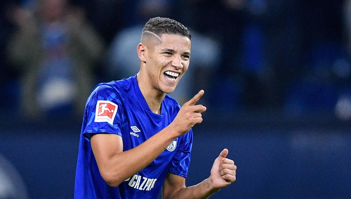 Schalke wint voor 3e keer op rij door doelpunt in laatste minuut