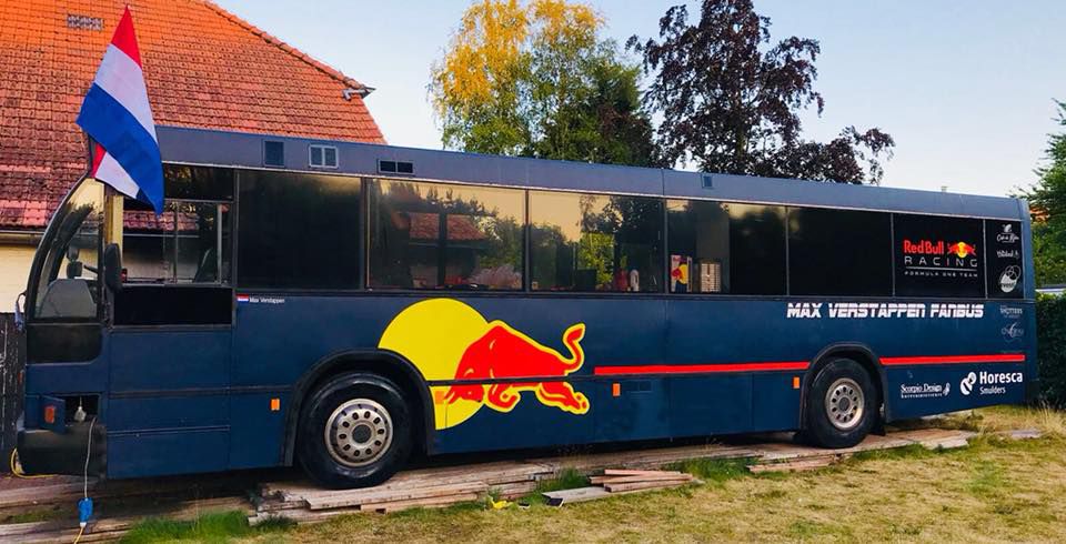 Deze vette Max Verstappen-fanbus is te koop (foto's)