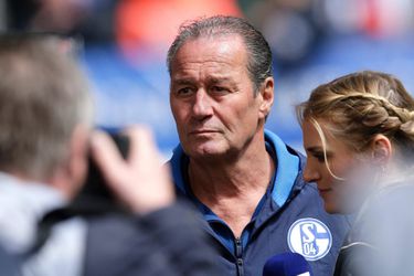 'Trainer van de eeuw' Stevens pakt een punt met Schalke 04 en degradeert sowieso NIET