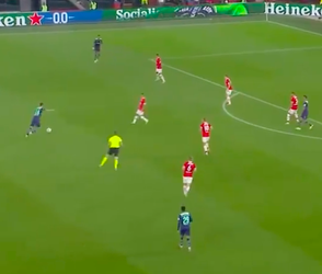 😍🎥 | WAUW! Olivier Boscagli schiet PSV van afstand op 0-1 voorsprong tegen AZ