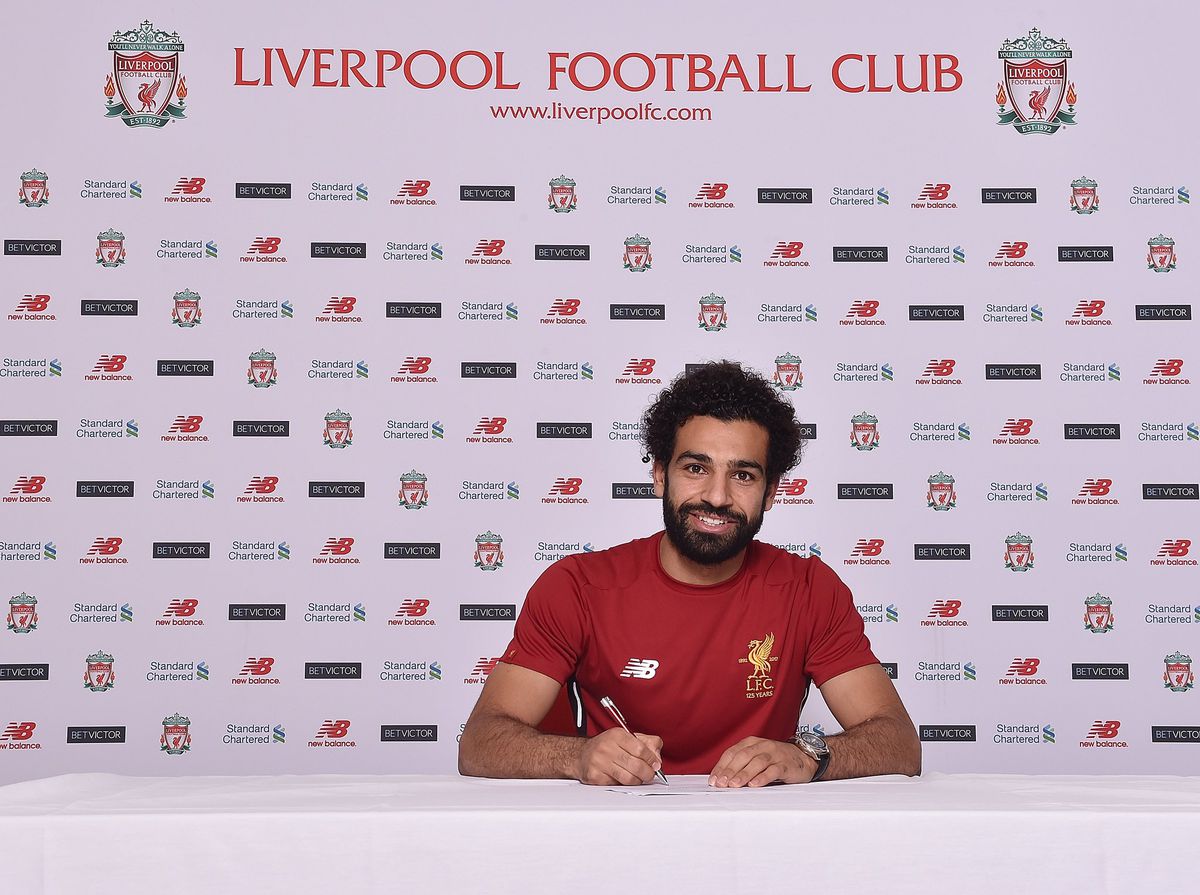 Salah maakt Liverpool-transfer op briljante wijze bekend (video)