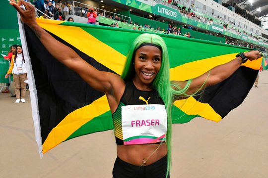 Shelly-Ann Fraser-Pryce loopt 40 (!) jaar oud toernooi-record uit de boeken (video)