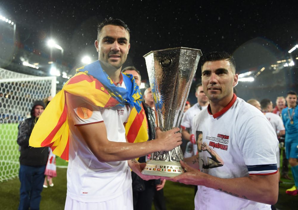 Spanje vernedert Engeland in Europees clubvoetbal