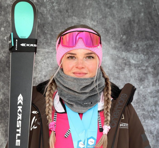 📸 | Even voorstellen: Kiara Derks houdt Nederlandse eer hoog in het alpineskiën