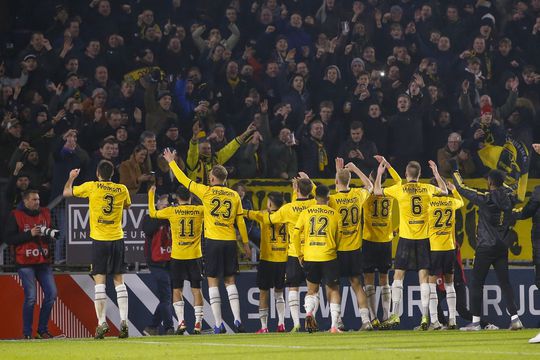 🎥 | Gadver! NAC-fans met vieze schimmelbus naar uitwedstrijd