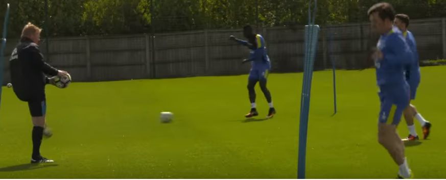 Koeman geeft eerste training bij Everton (video)