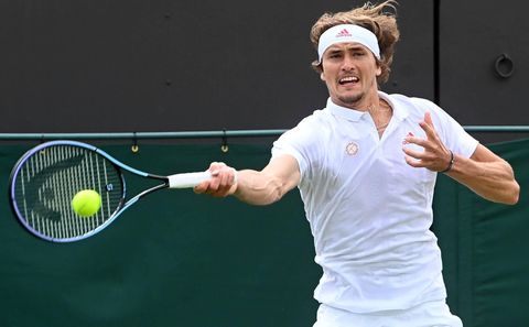 Oppermachtige Alexander Zverev dendert door op Wimbledon
